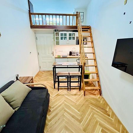 Cozy Design Homestay With Terrace 布拉格 外观 照片