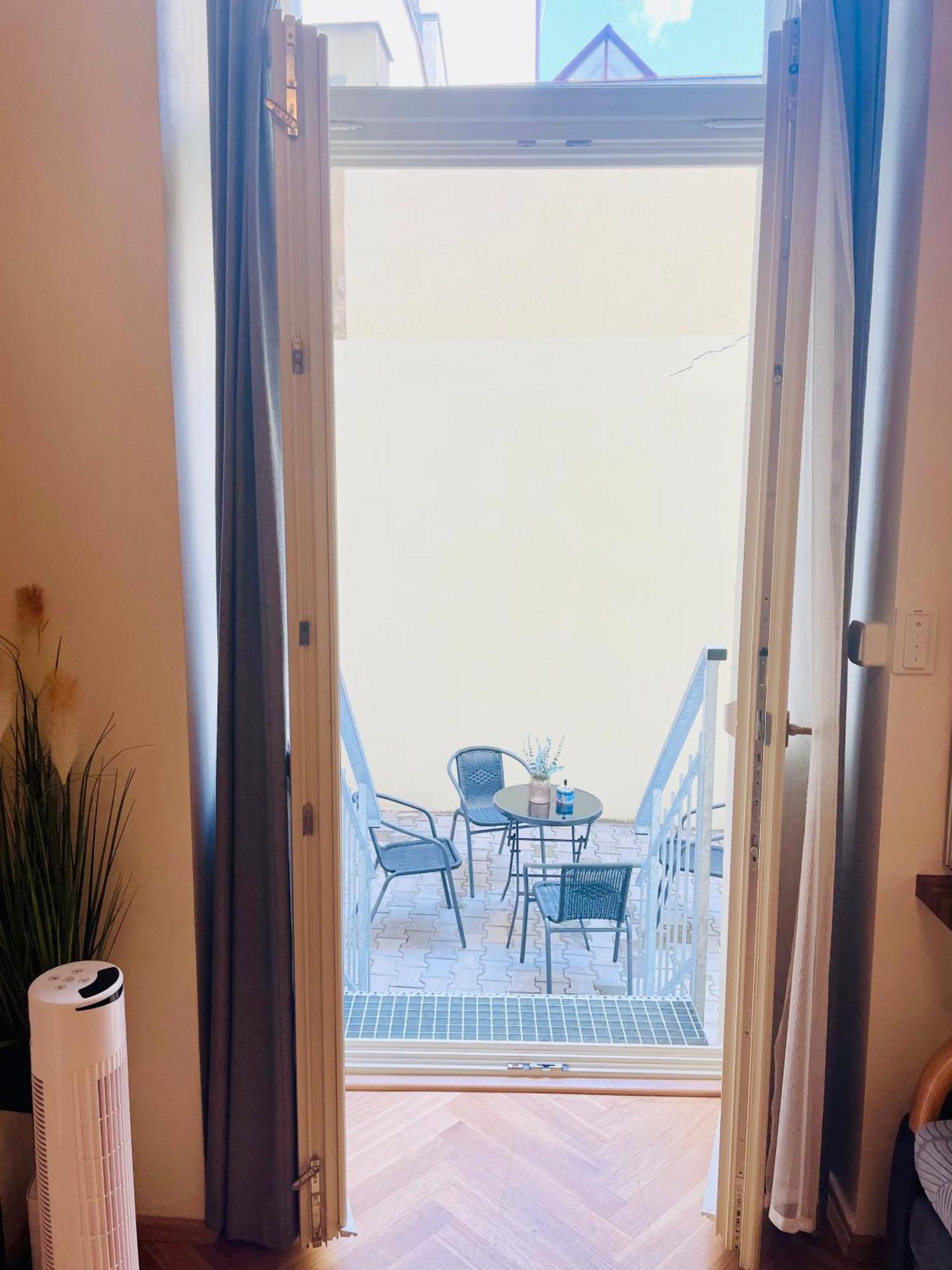Cozy Design Homestay With Terrace 布拉格 外观 照片